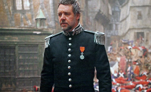 Russell Crowe in divisa nei Miserabili di Tom Hooper melodramma cantato dai tratti espressionisti rossella farinotti labrouge