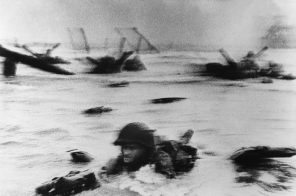 Robert Capa sbarco in Normandia Spazio Forma una passione fotografica da 8 anni di mostre labrouge